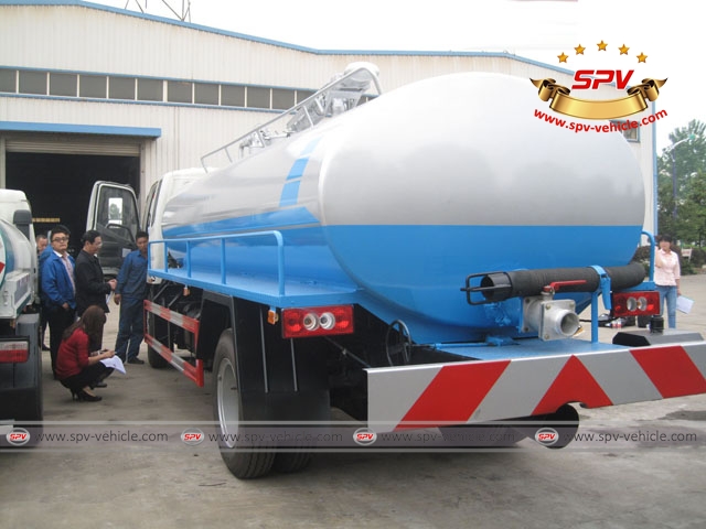 Inspection on liquid waste disposal truck Foton by China Automobile Inspection Bureau